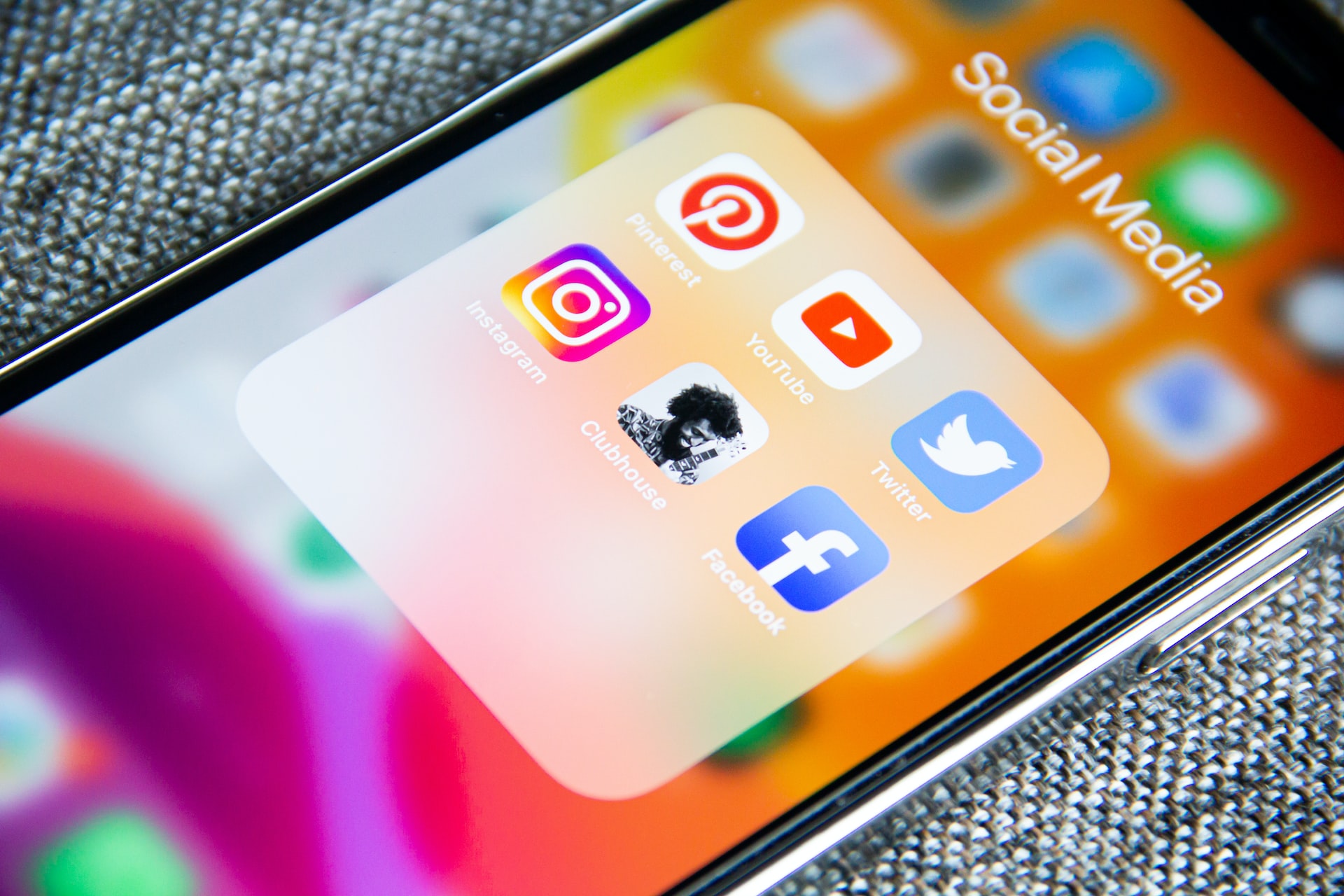 Digimind Blog - 7 Tips to Streamline Your Social Media Marketing Efforts - Header Image